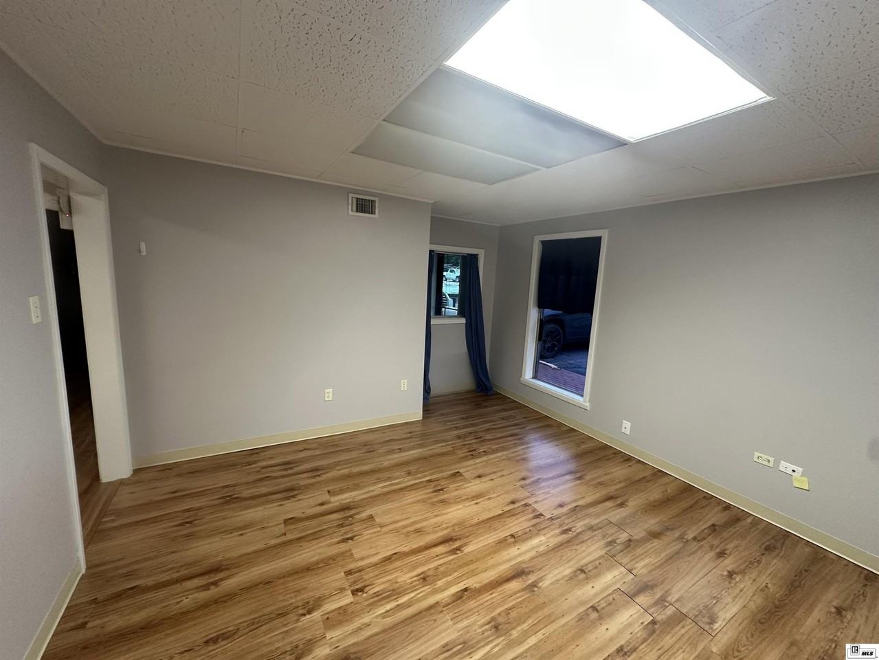 3004 N 7th St - Photo 4 of 8