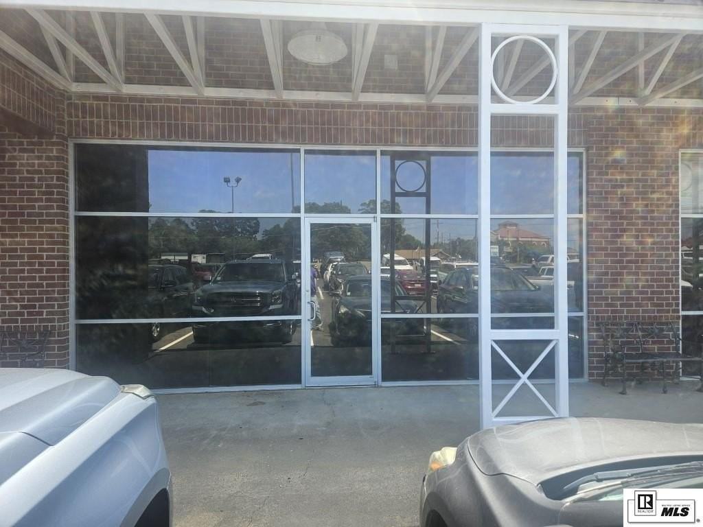 4624 Cypress St - Photo 2 of 8