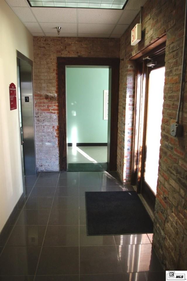 212 Walnut St - Photo 4 of 11