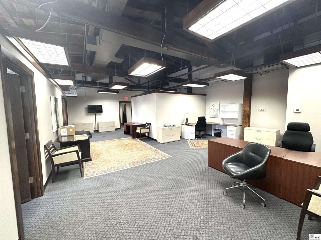 212 Walnut St - Photo 7 of 11
