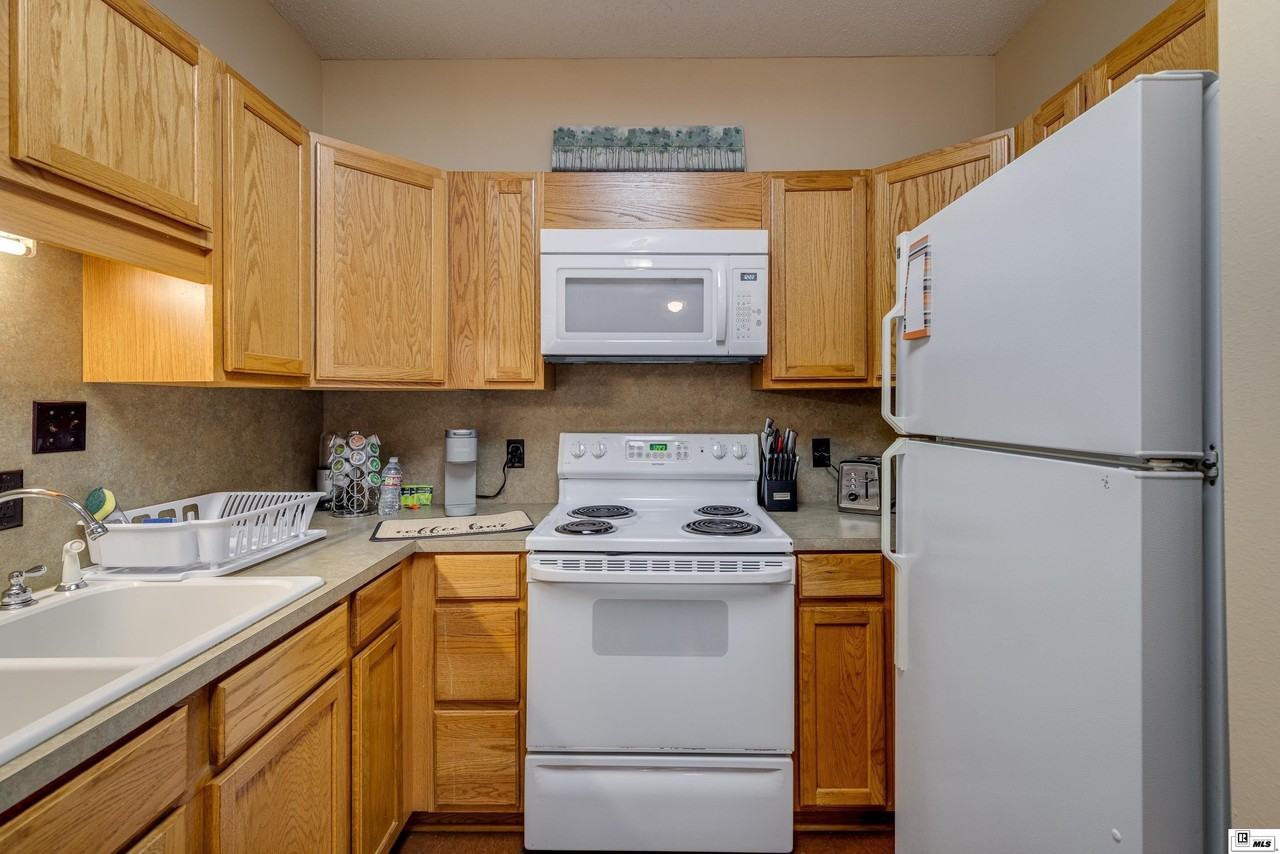110 Pine St - Photo 2 of 19