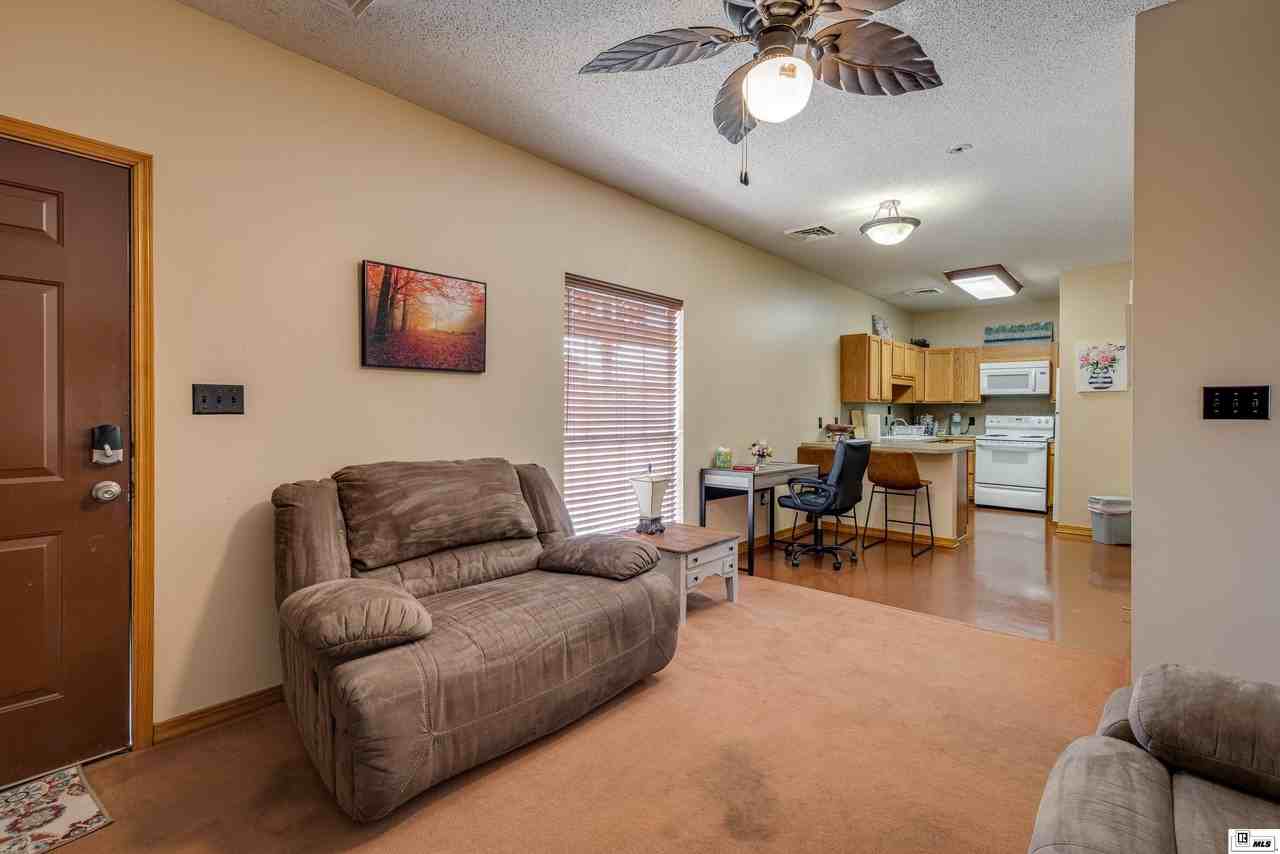 110 Pine St - Photo 4 of 19