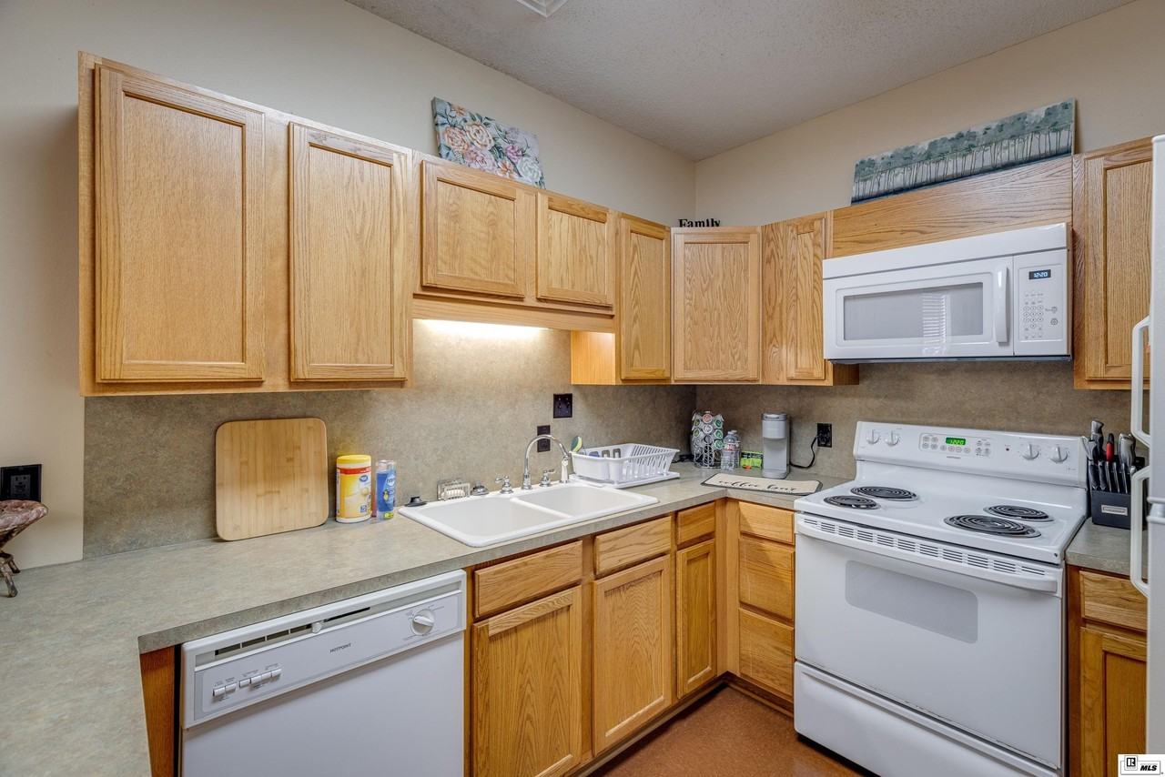 110 Pine St - Photo 5 of 19