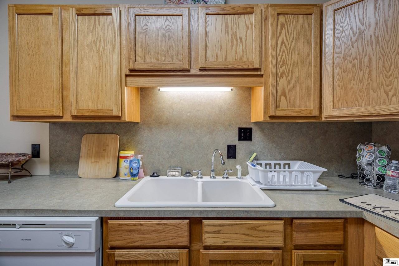 110 Pine St - Photo 6 of 19