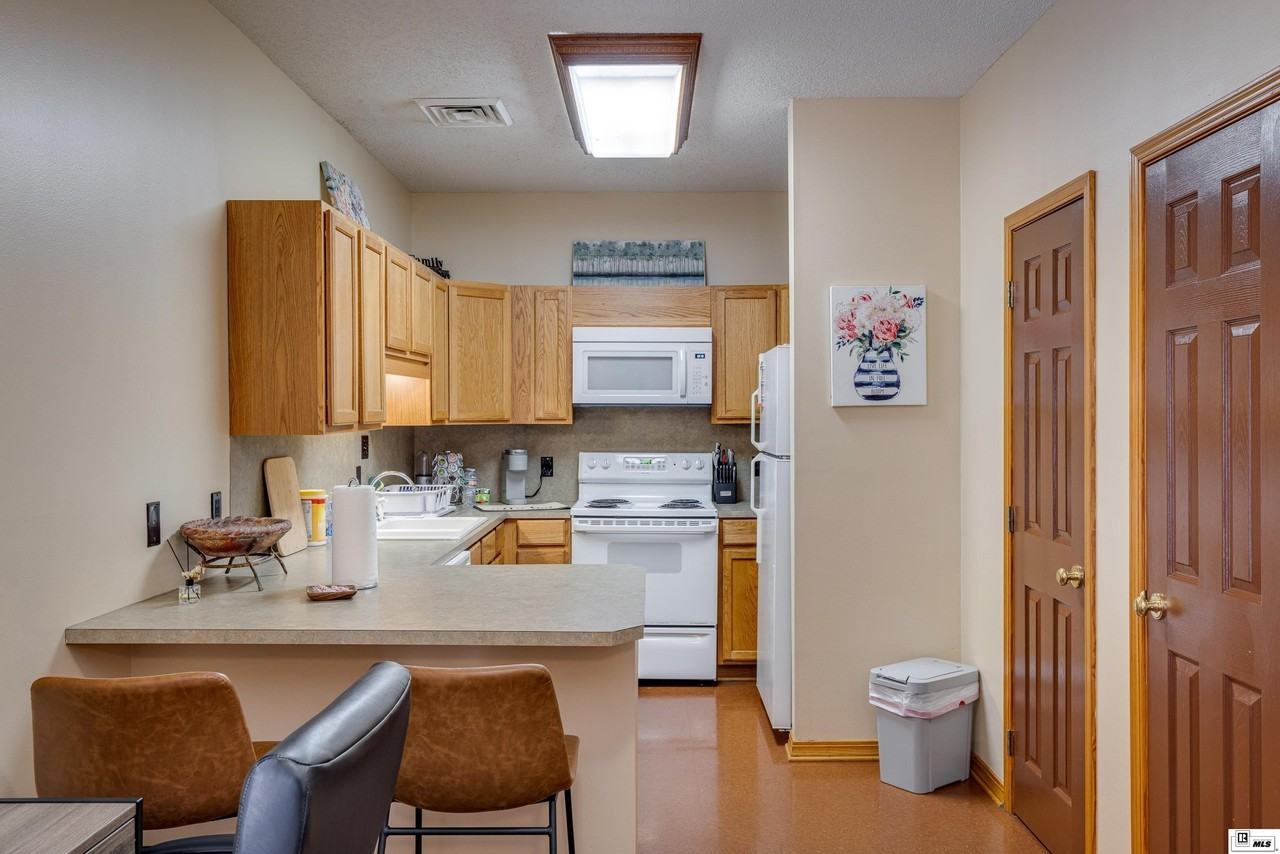 110 Pine St - Photo 7 of 19