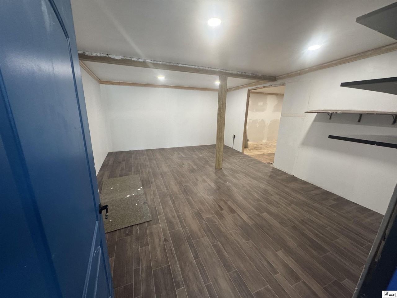 1602 S Vienna St - Photo 5 of 10