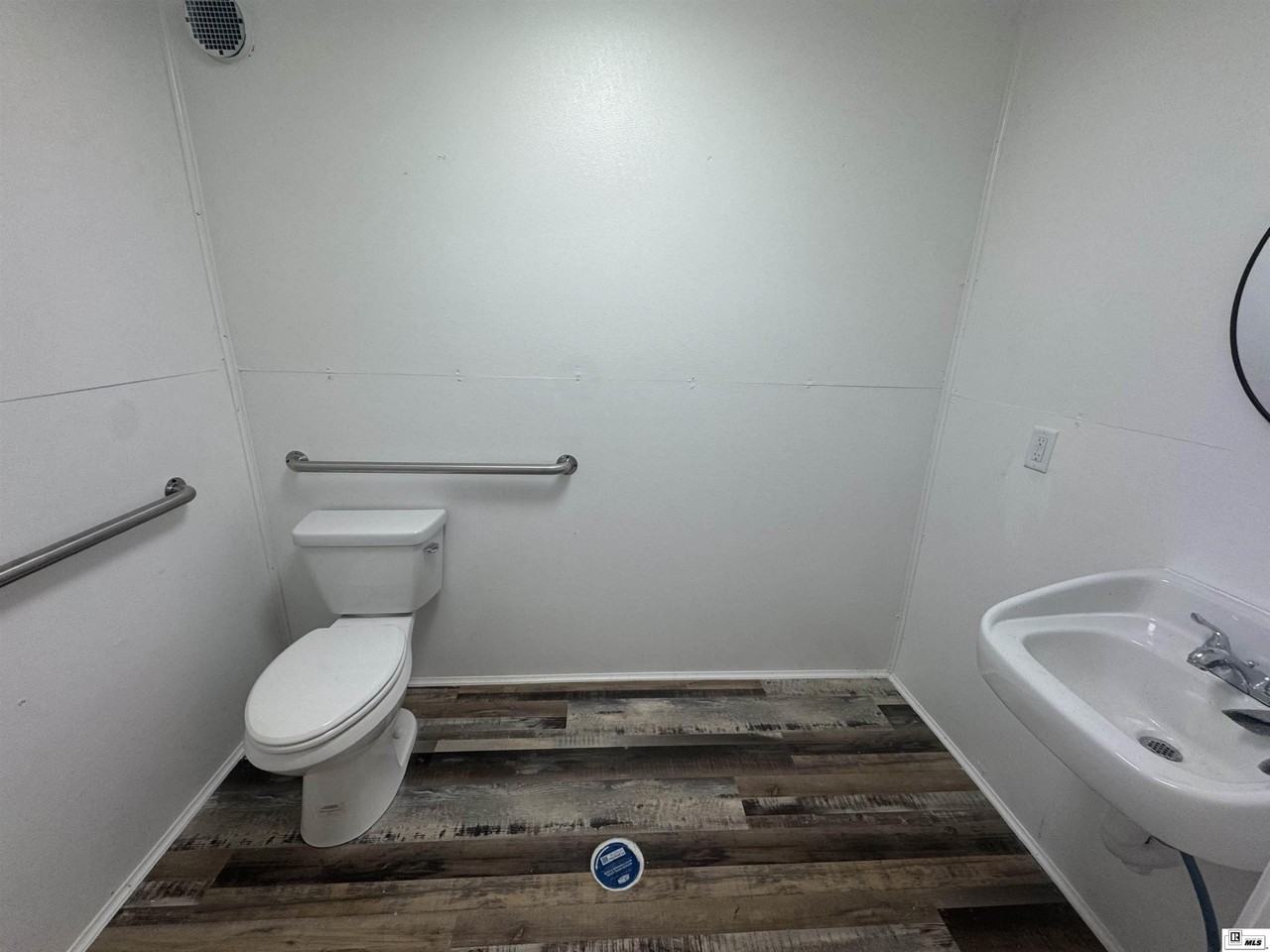 1602 S Vienna St - Photo 6 of 10
