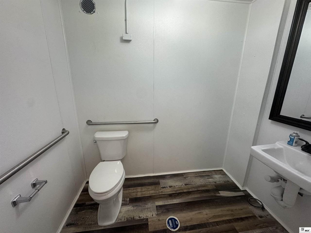 1602 S Vienna St - Photo 7 of 10