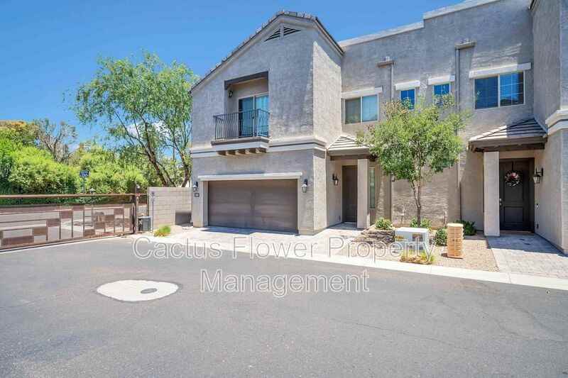 3067 N 33rd Pl - Photo 2 of 50