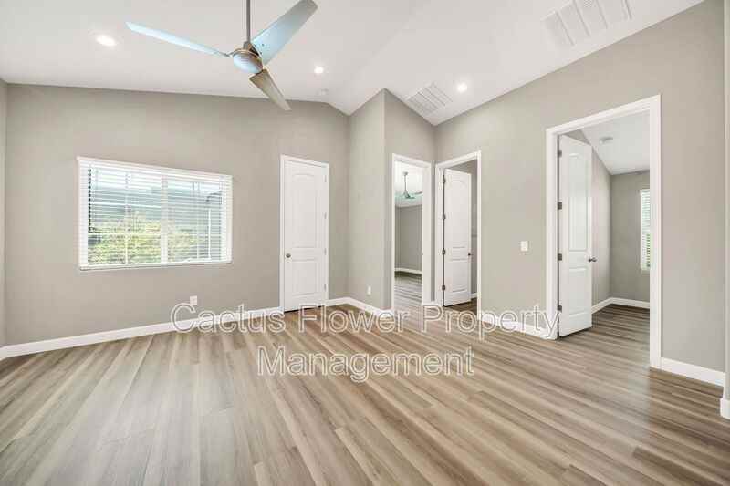 3067 N 33rd Pl - Photo 4 of 50