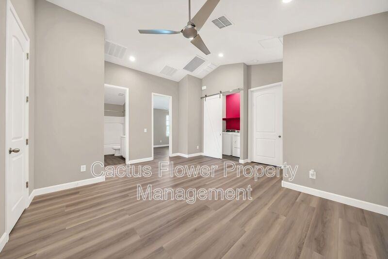 3067 N 33rd Pl - Photo 5 of 50
