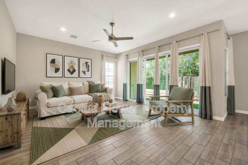 3067 N 33rd Pl - Photo 3 of 48