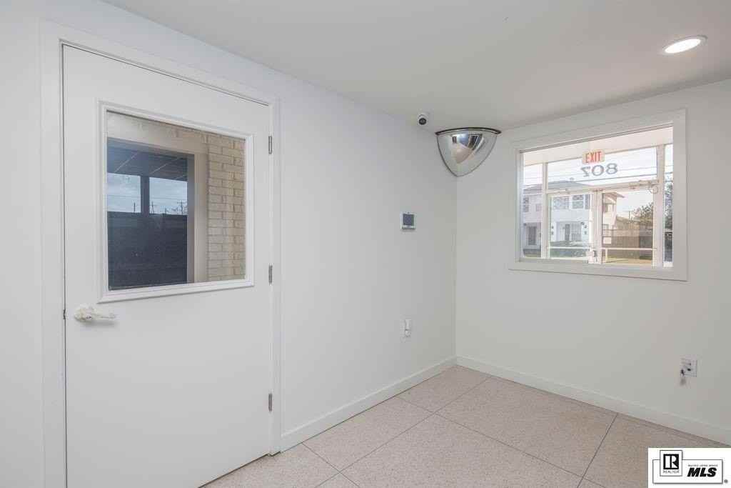807 Hudson Ln - Photo 4 of 28