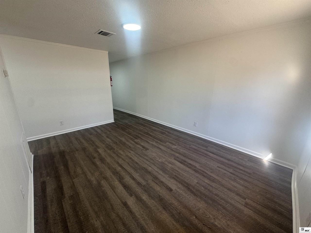 207 Oaklawn Dr - Photo 4 of 8