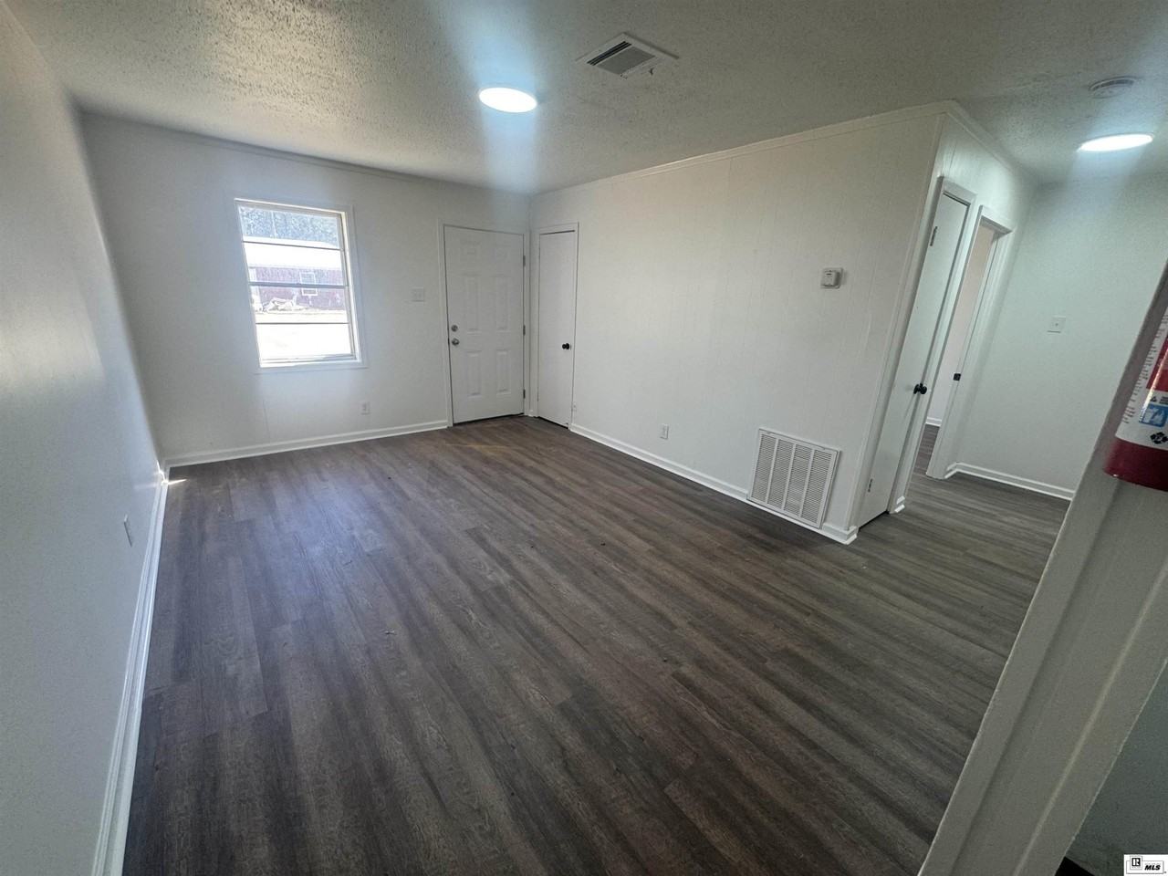 207 Oaklawn Dr - Photo 7 of 8