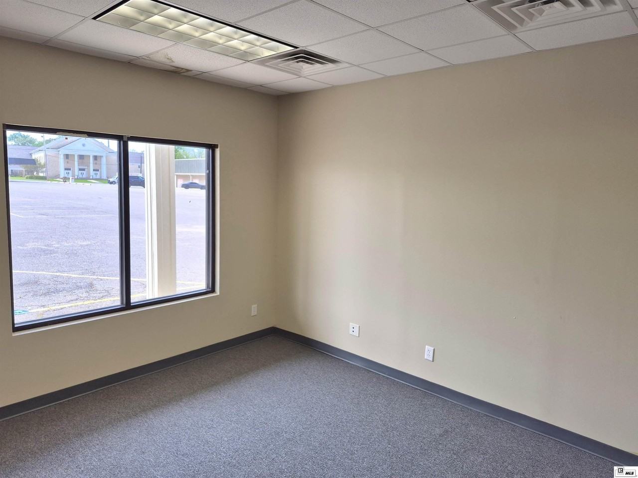 639 E Madison Ave - Photo 6 of 20