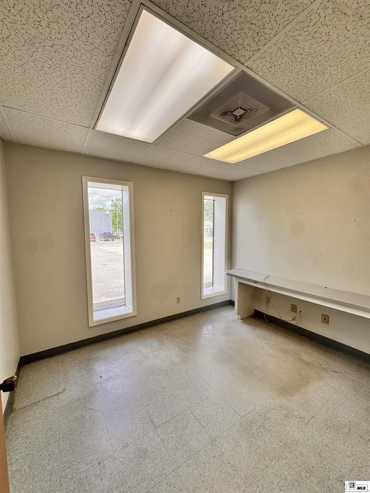 901 Wood St - Photo 7 of 21