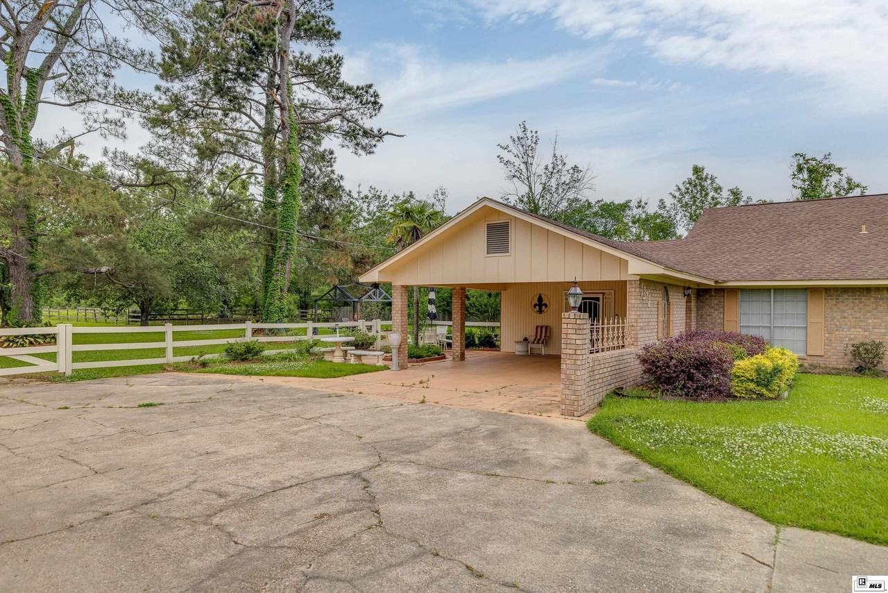 1372 Parker Rd - Photo 5 of 47