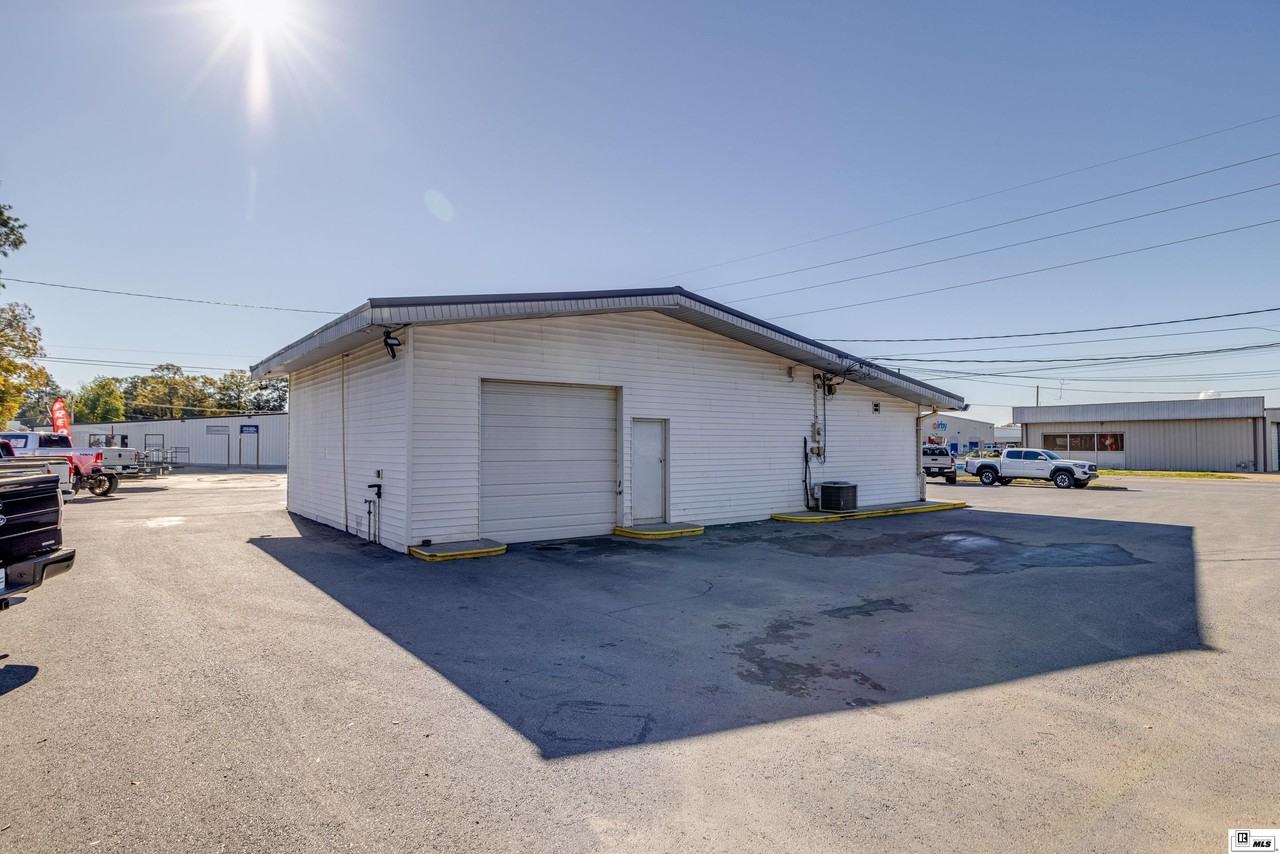 612 Stella St - Photo 4 of 21
