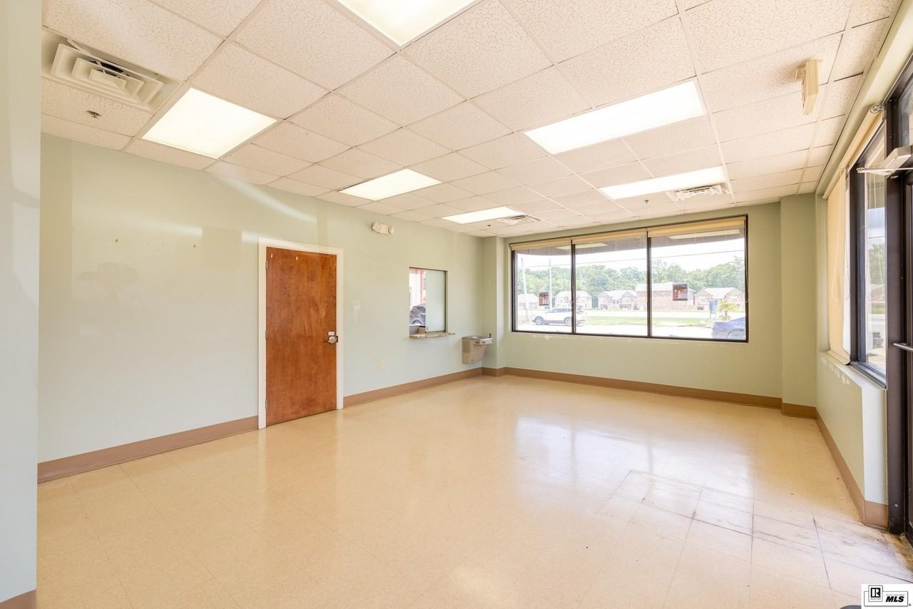 8649 Highway 165 N - Photo 5 of 26