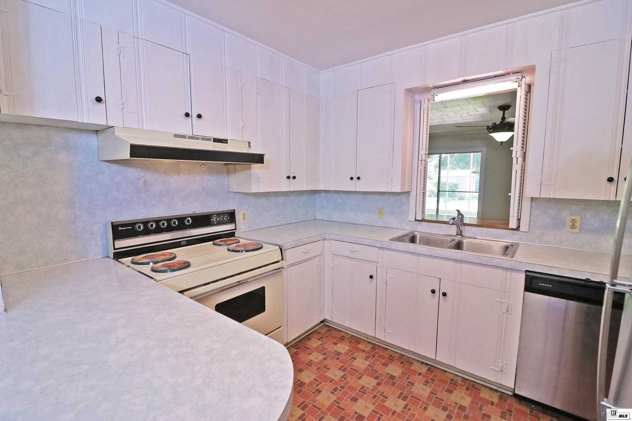 1712 Spencer Ave - Photo 4 of 35