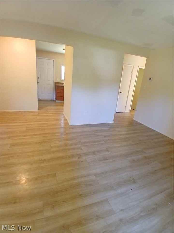3025 1/2 Northgate Ave #1-2 - Photo 4 of 13
