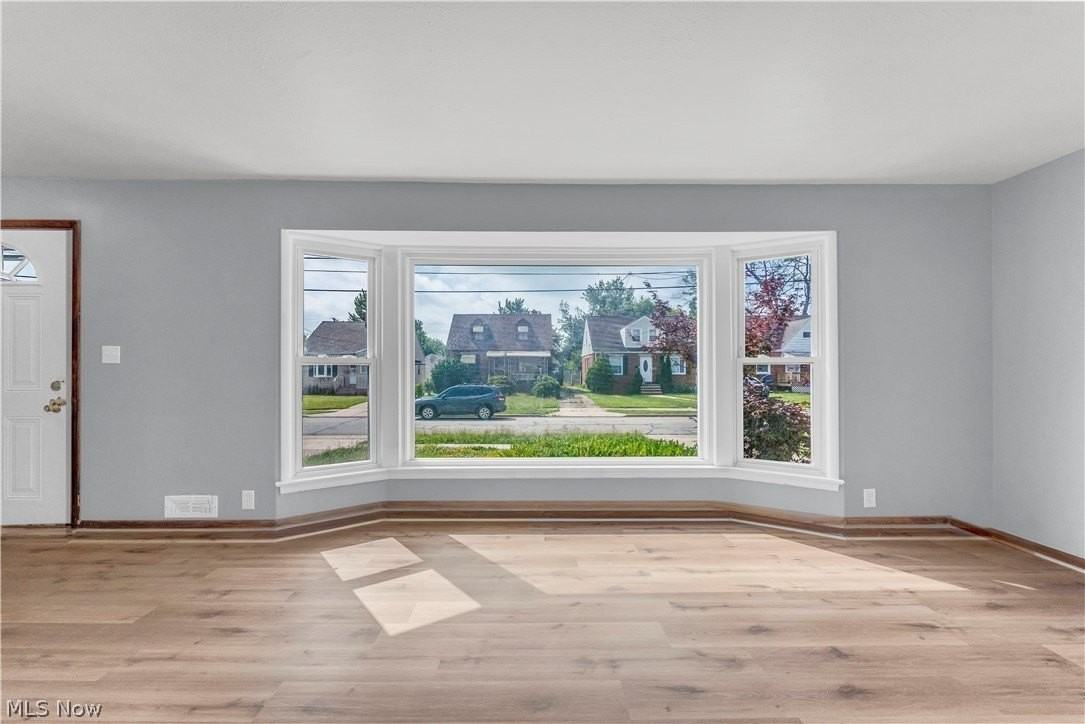 30021 Robert St - Photo 3 of 25
