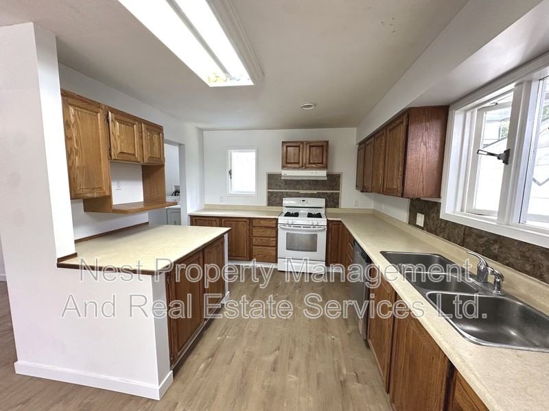 2737 Budd Rd #A - Photo 3 of 23