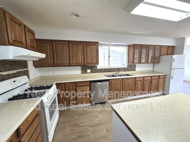 2737 Budd Rd #A - Photo 4 of 23