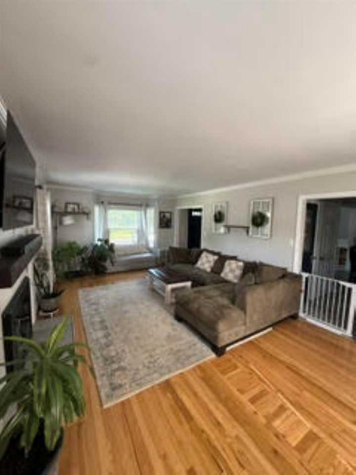 40 Platts Ave - Photo 5 of 17