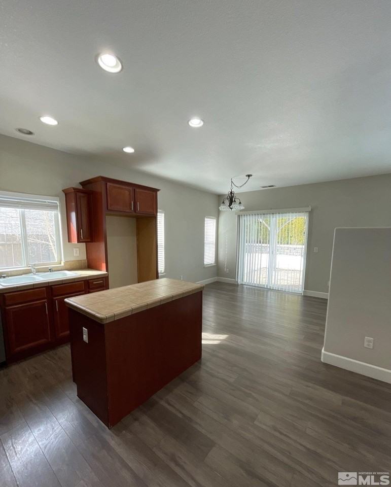 5055 Coggins Rd - Photo 6 of 26