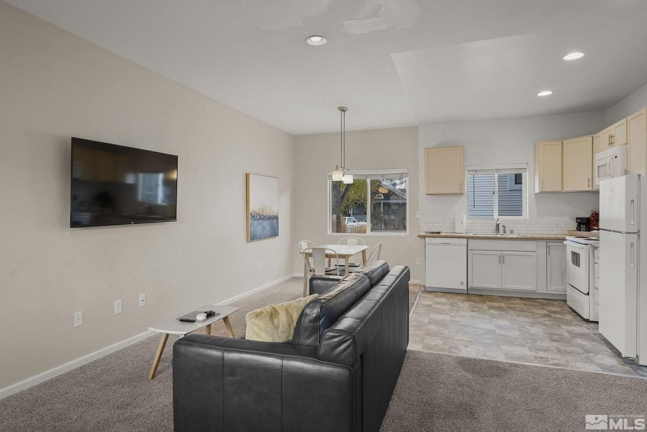 121 Caliente St - Photo 2 of 11