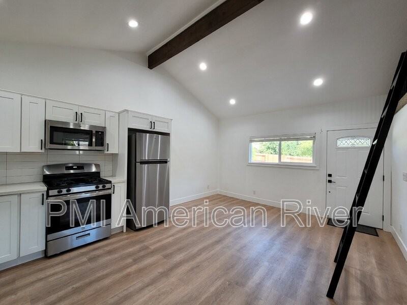 4841 Minnesota Ave #A - Photo 6 of 18