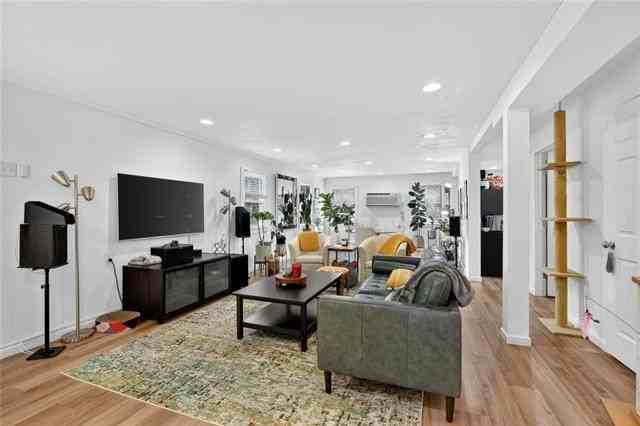 5412 York St #B - Photo 2 of 12