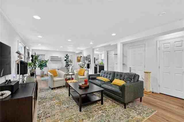 5412 York St #B - Photo 3 of 12