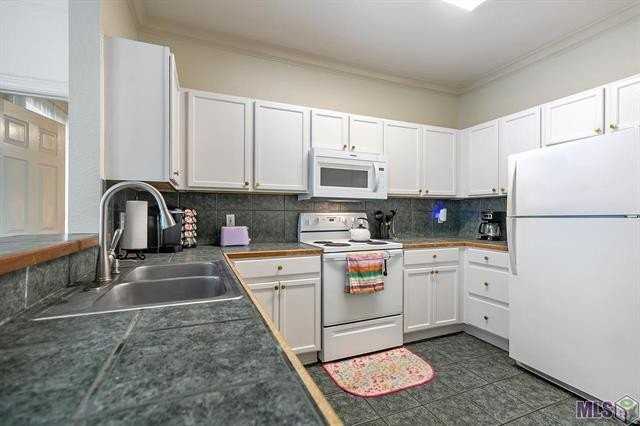710 E Boyd Dr #305 - Photo 4 of 15