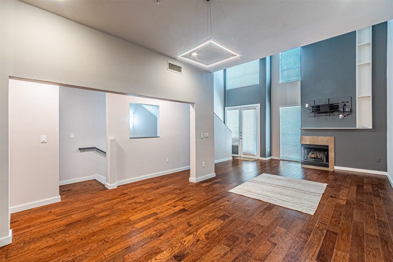 6927 Sumner St - Photo 6 of 25