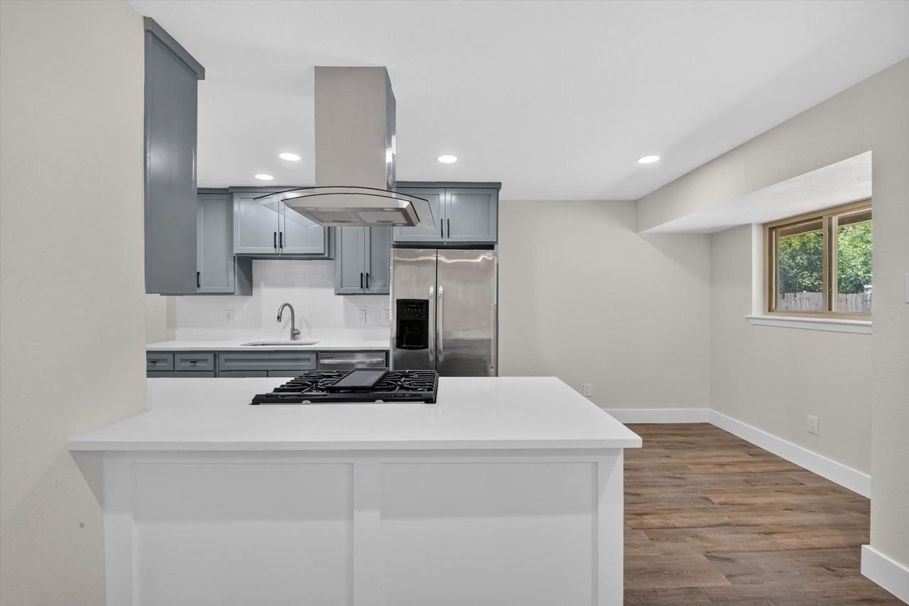 913 Russell Ln - Photo 6 of 30