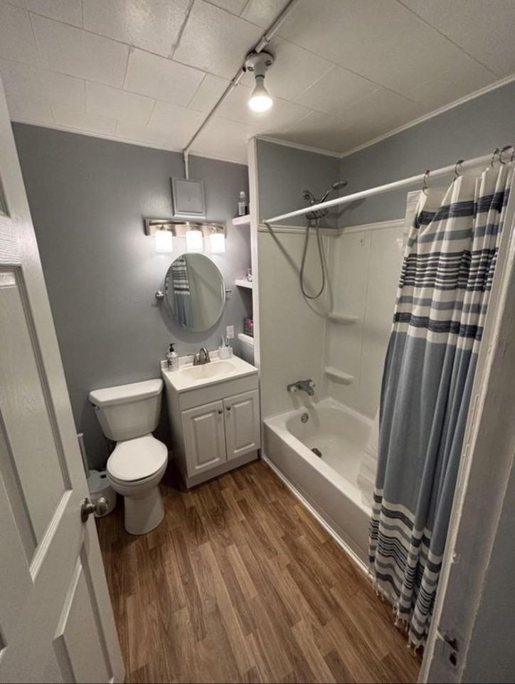 112 S Stewart Ave - Photo 5 of 10