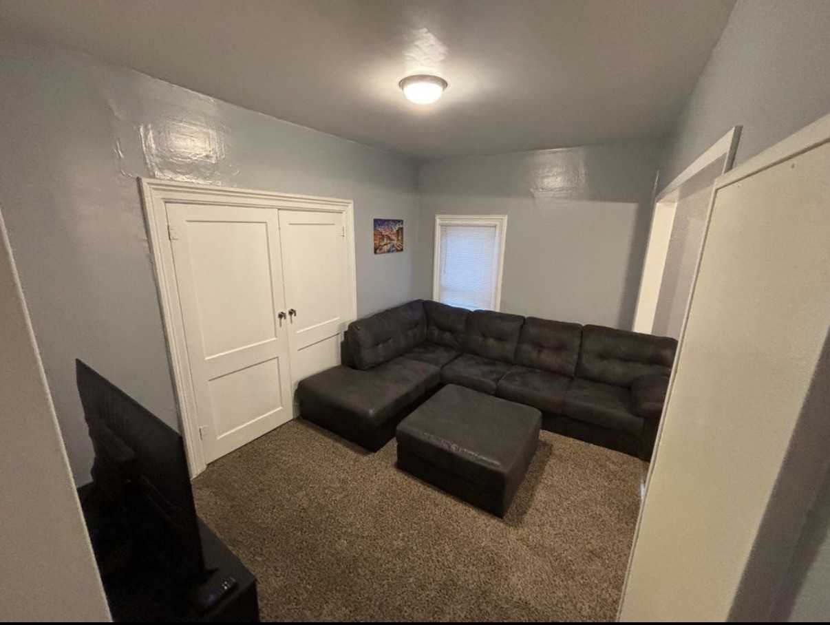 112 S Stewart Ave - Photo 6 of 10