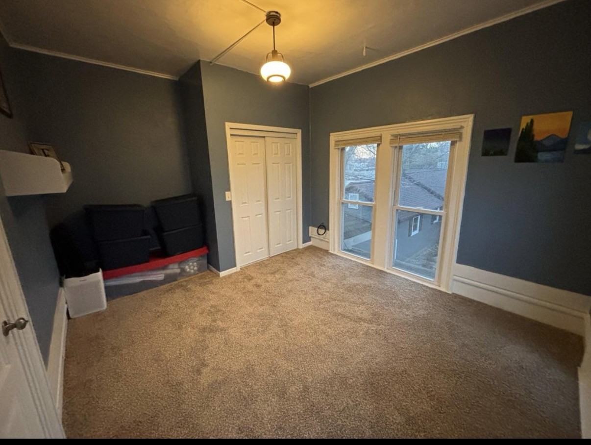 112 S Stewart Ave - Photo 7 of 10