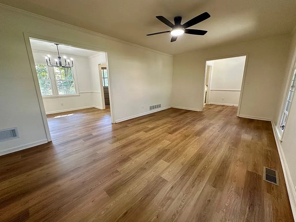 352 Henson Ave - Photo 2 of 11
