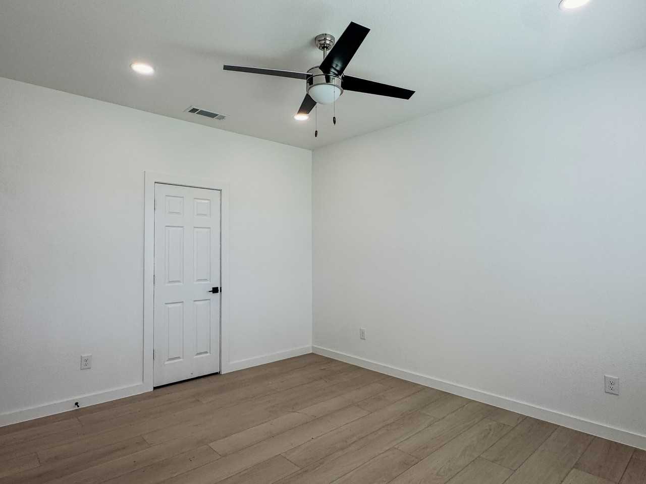 140 Zion Rd - Photo 3 of 16