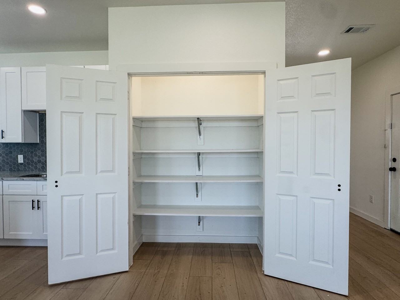 140 Zion Rd - Photo 4 of 16