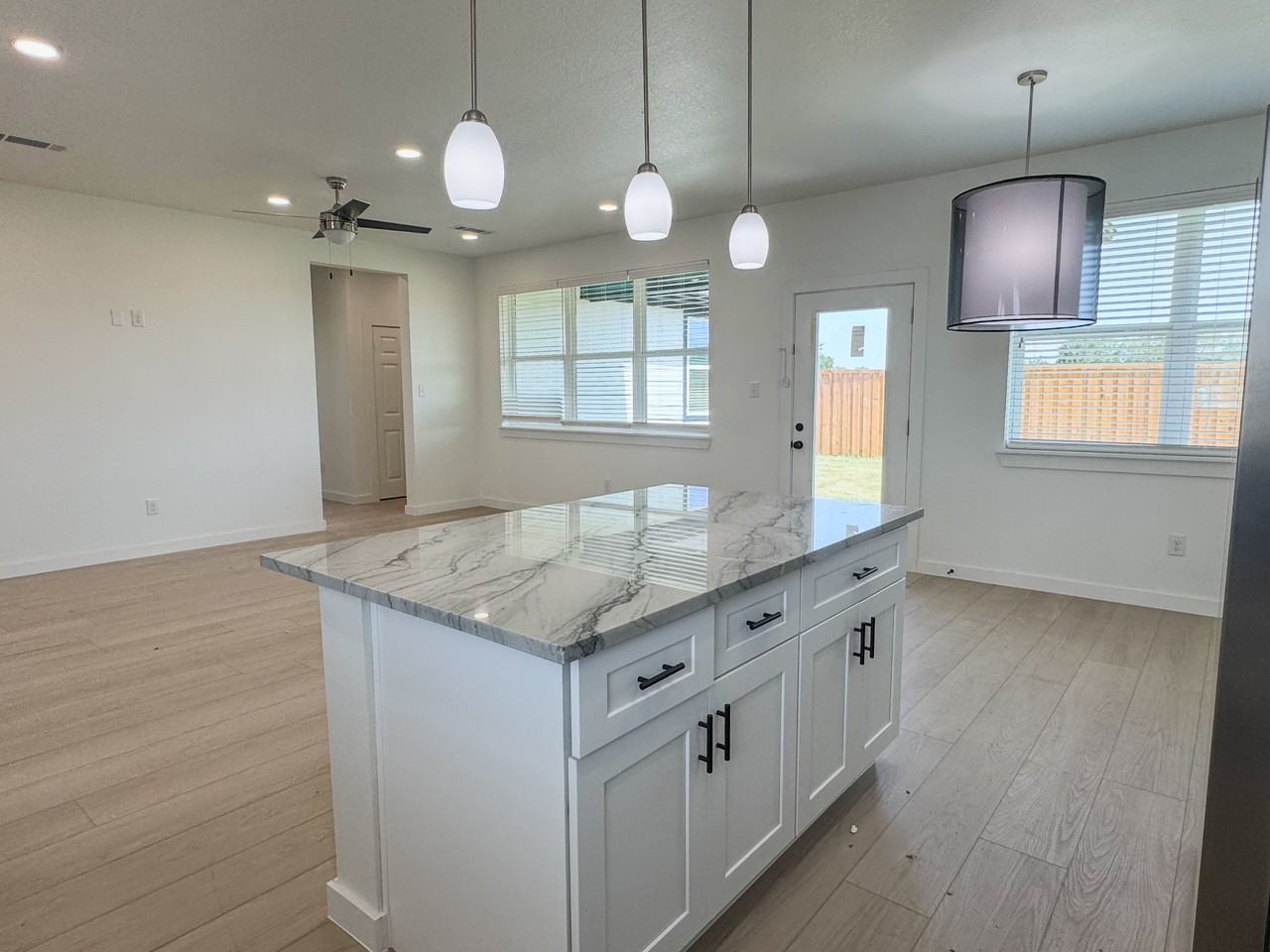 140 Zion Rd - Photo 5 of 16