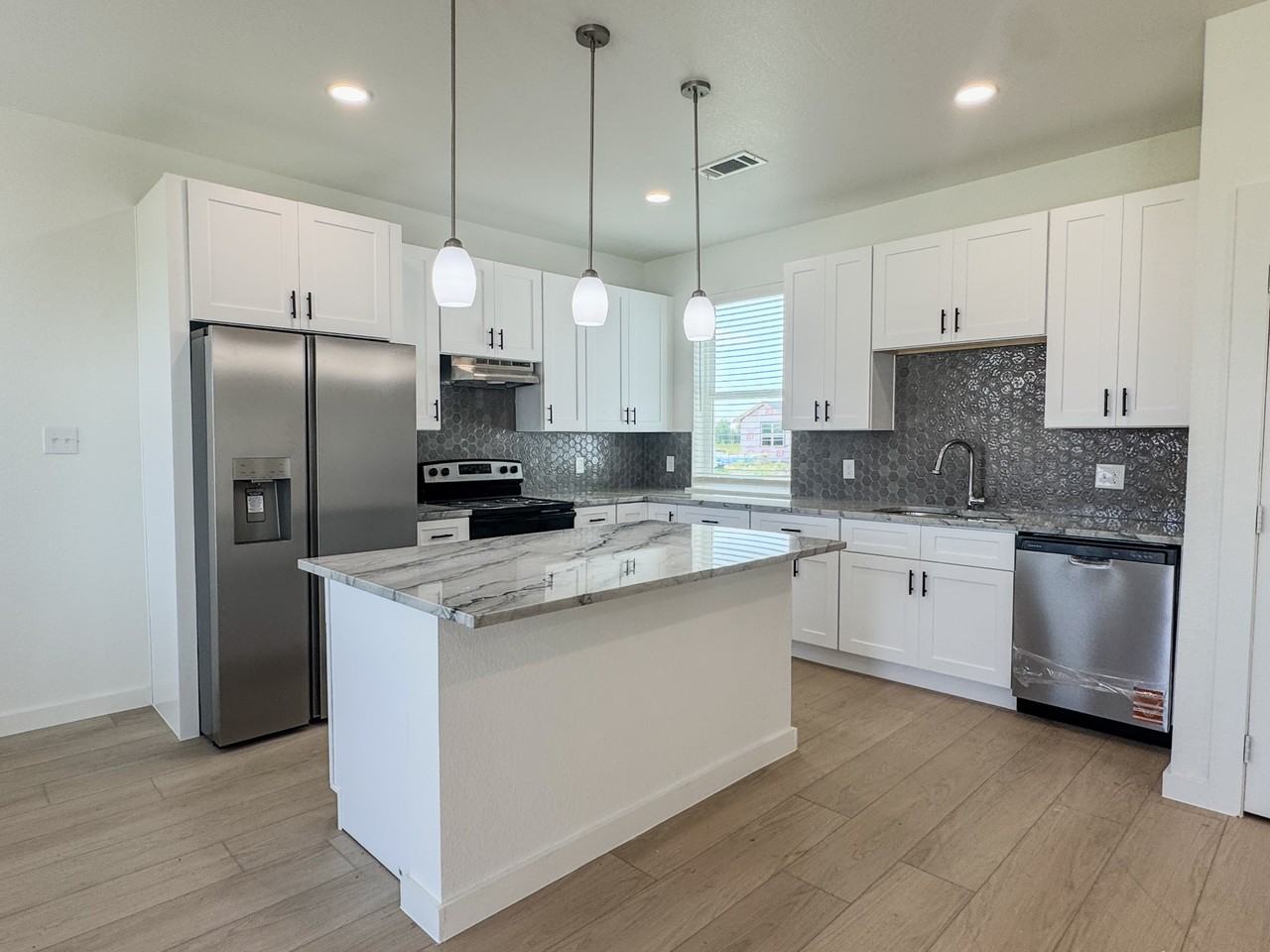 140 Zion Rd - Photo 7 of 16