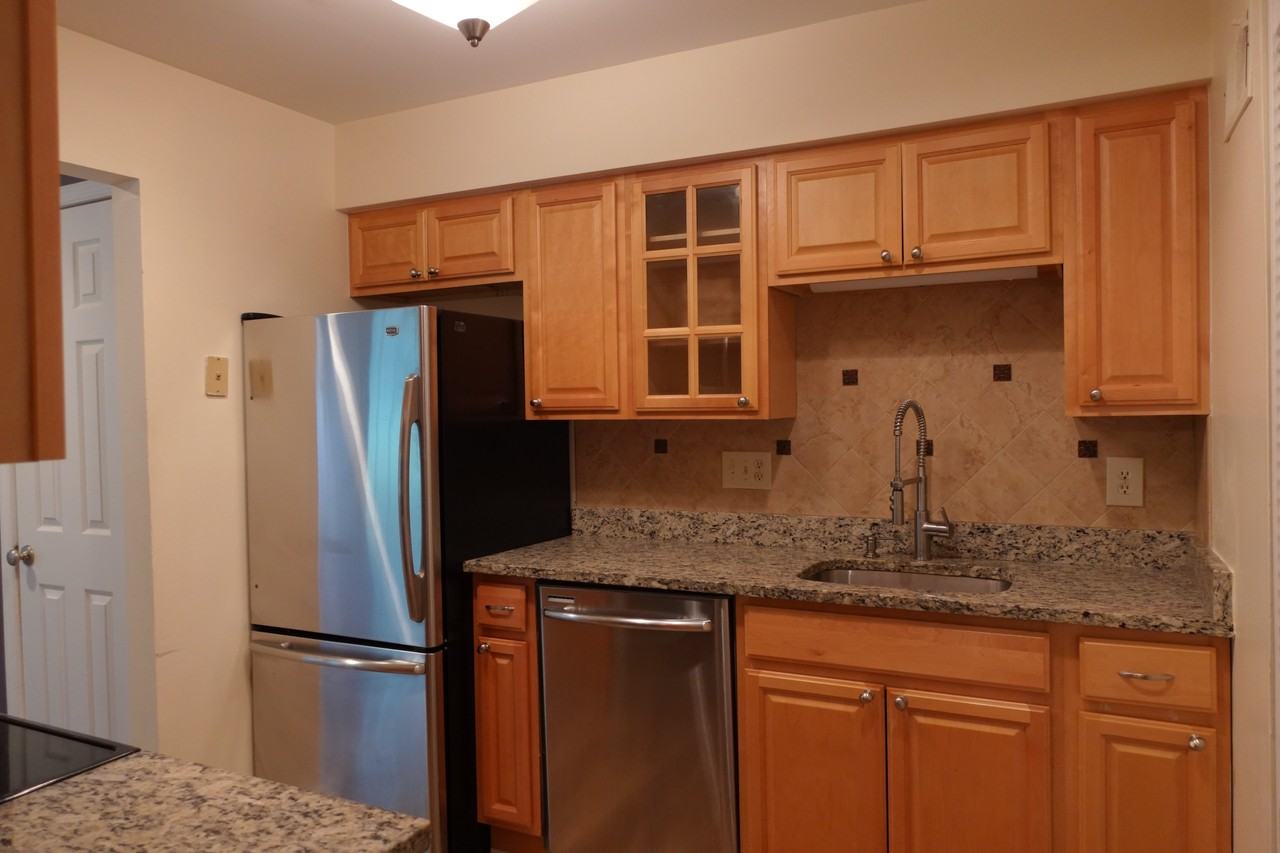 3001 N Dale Ct - Photo 7 of 24