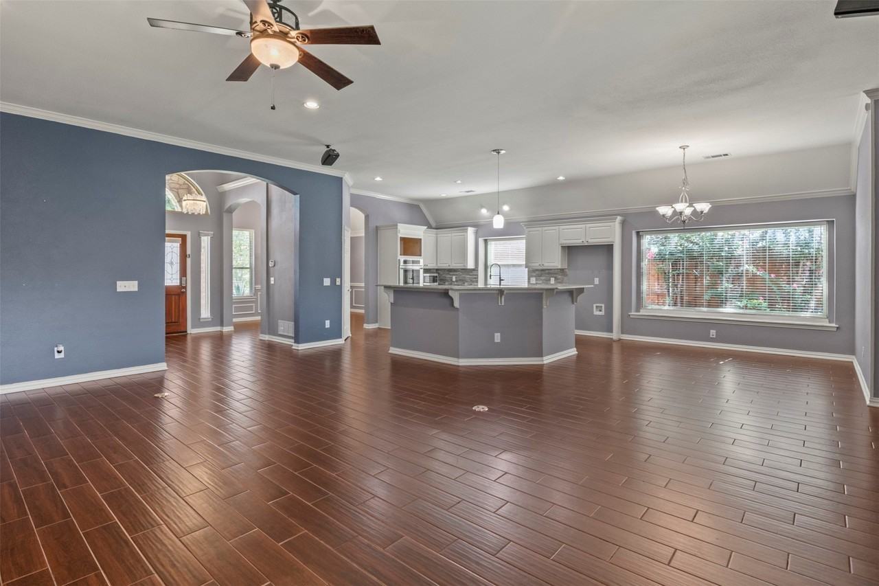 1003 Hunters Creek Dr - Photo 4 of 21