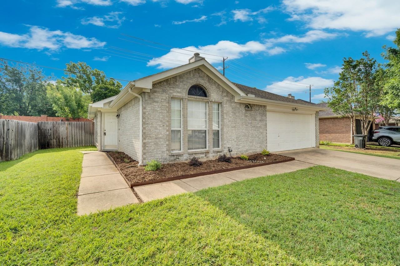 1318 Misty Meadow Dr - Photo 2 of 15