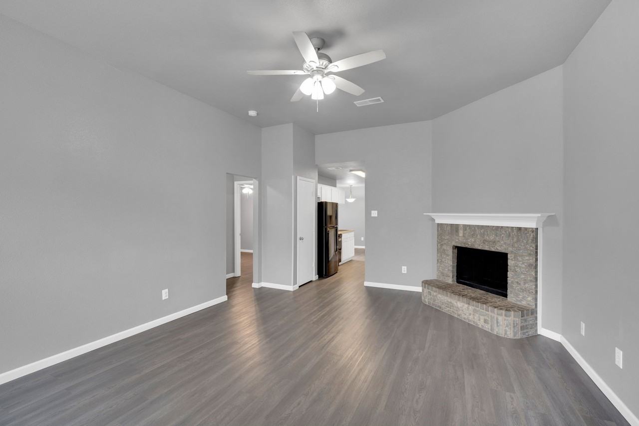 1318 Misty Meadow Dr - Photo 3 of 15